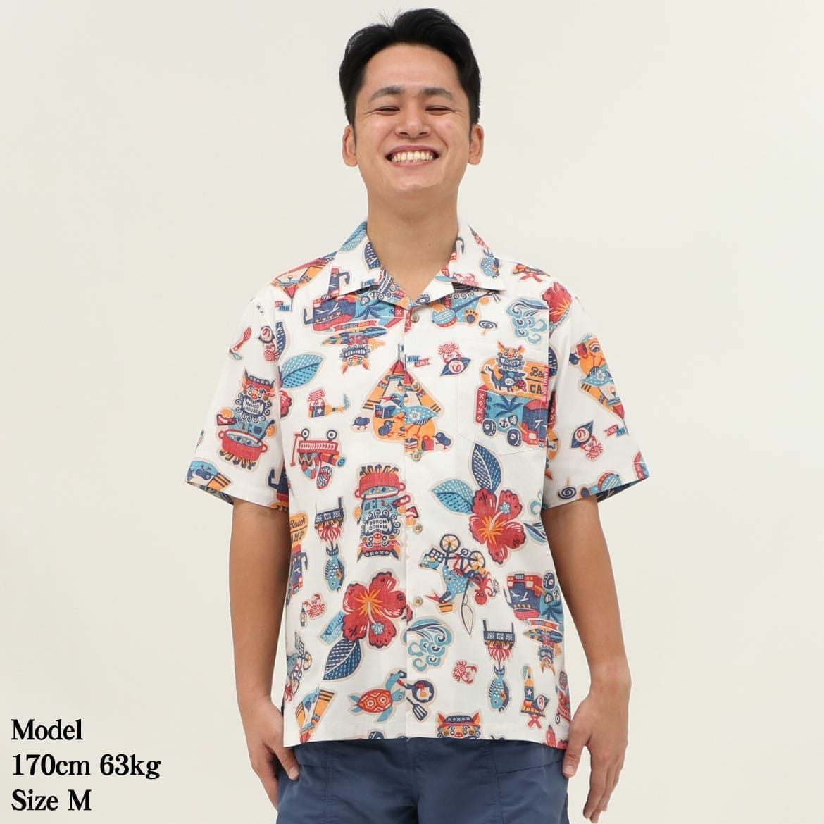 かりゆしウェア　モデル着用