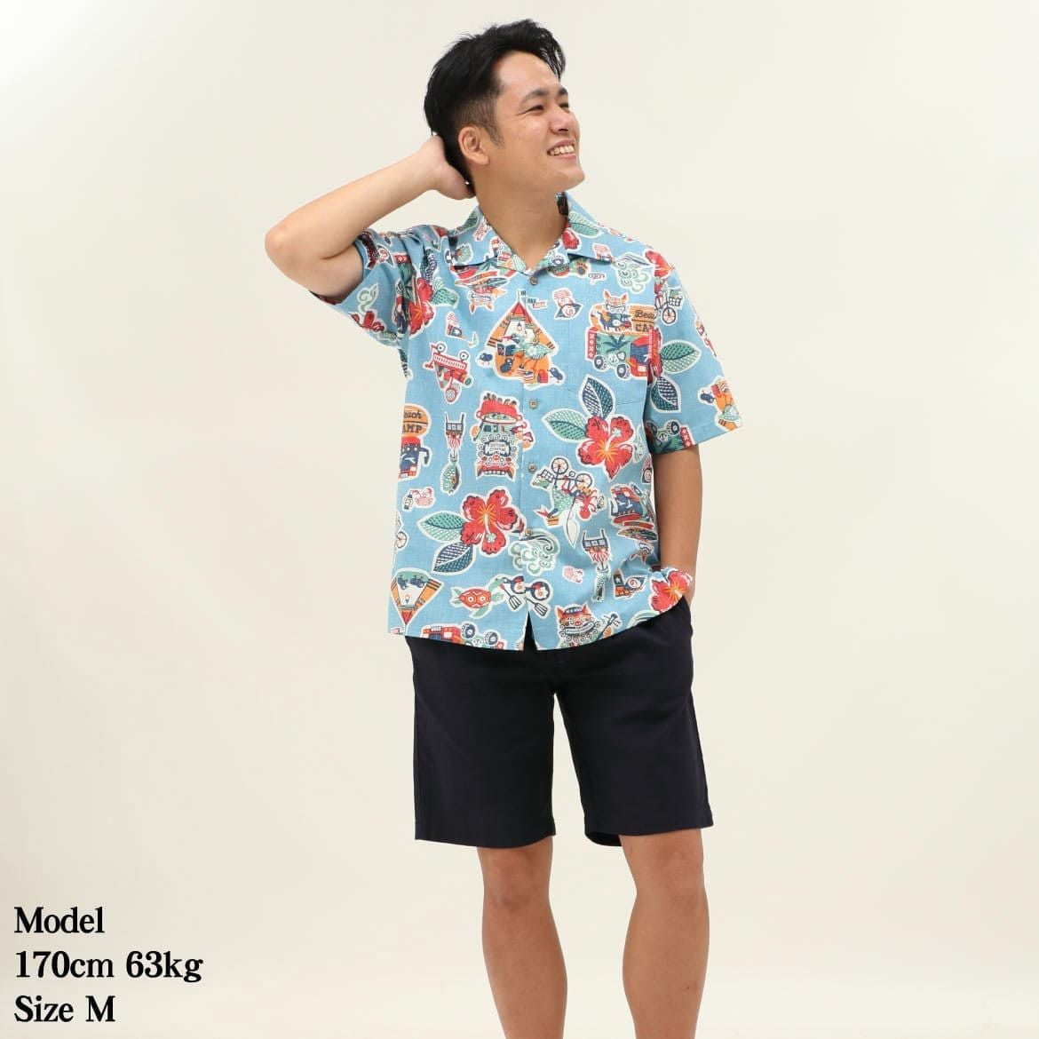 かりゆしウェア　モデル着用