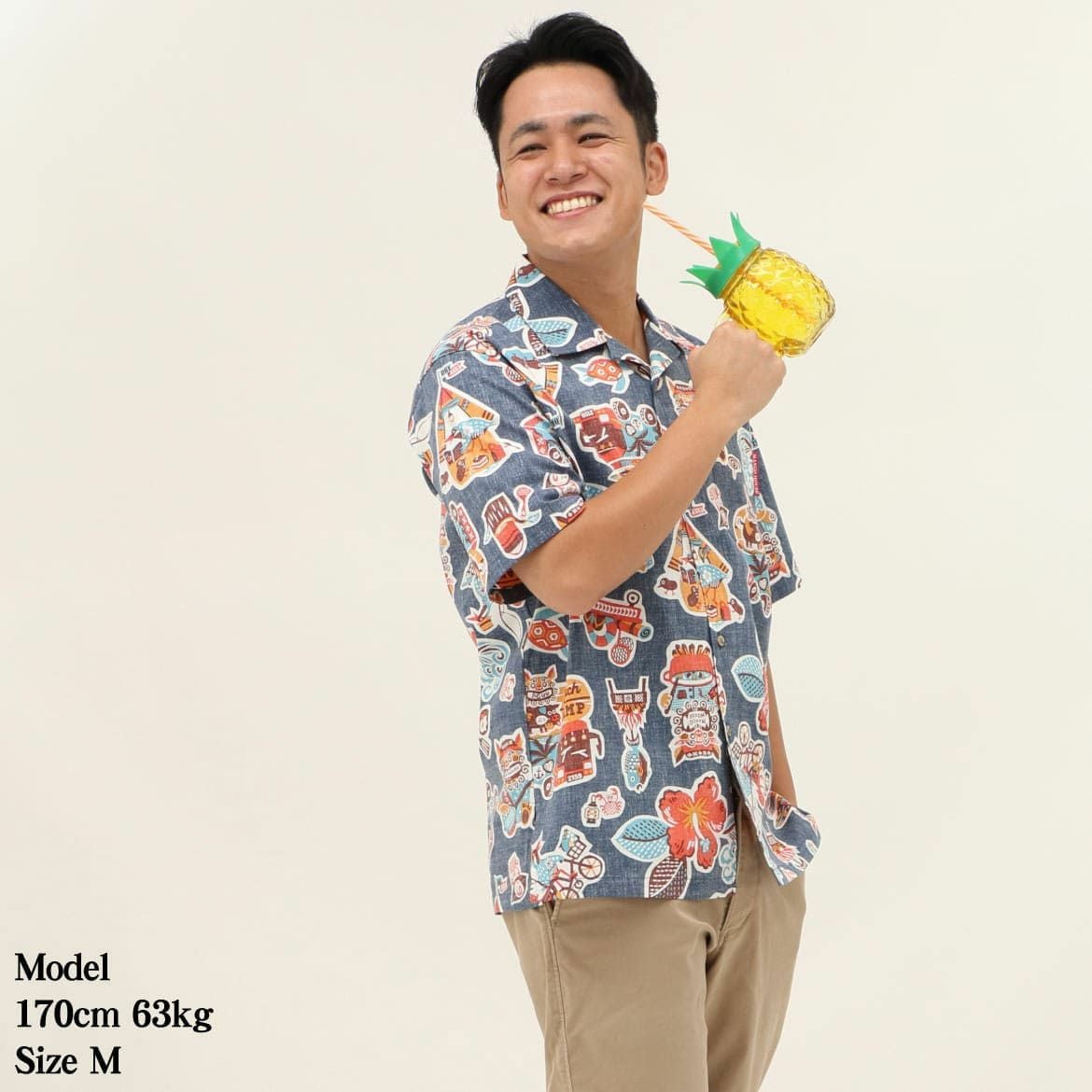 かりゆしウェア　モデル着用