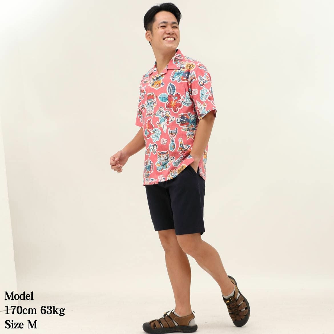 かりゆしウェア　モデル着用