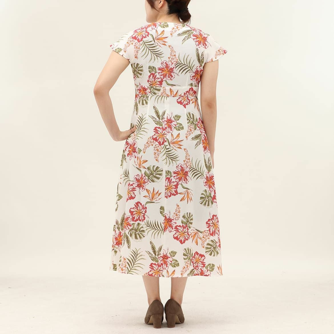 かりゆしウェア　モデル写真