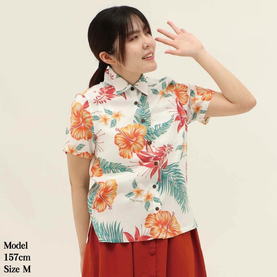 かりゆしウェア　レディース　モデル画像