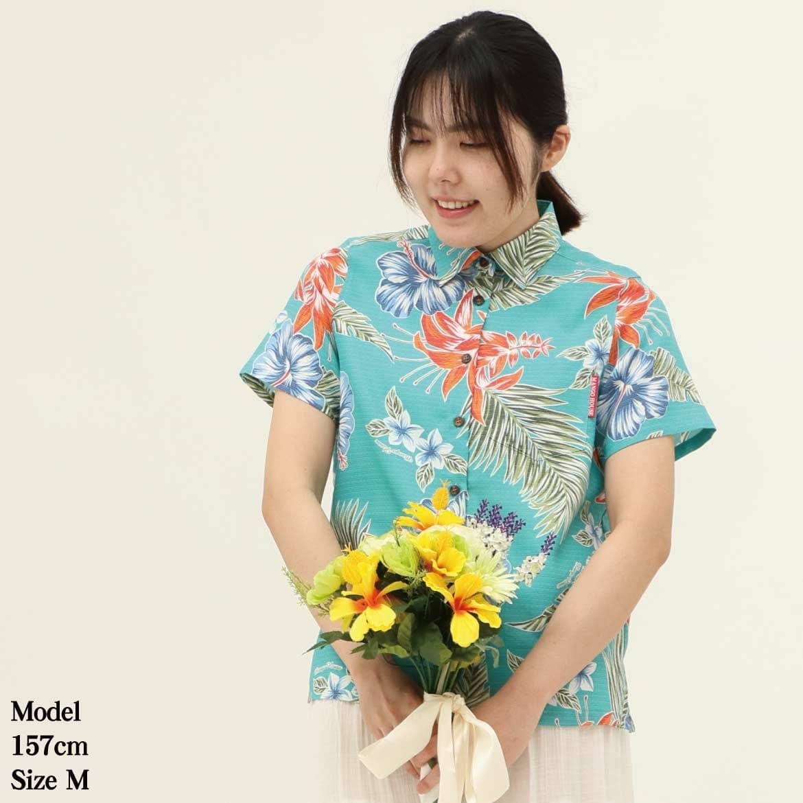 かりゆしウェア　レディース　モデル画像