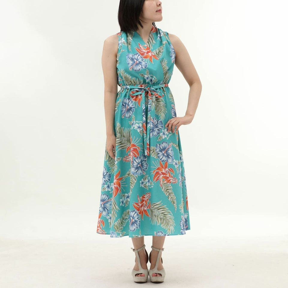 かりゆしウェア　ワンピースモデル着用画像