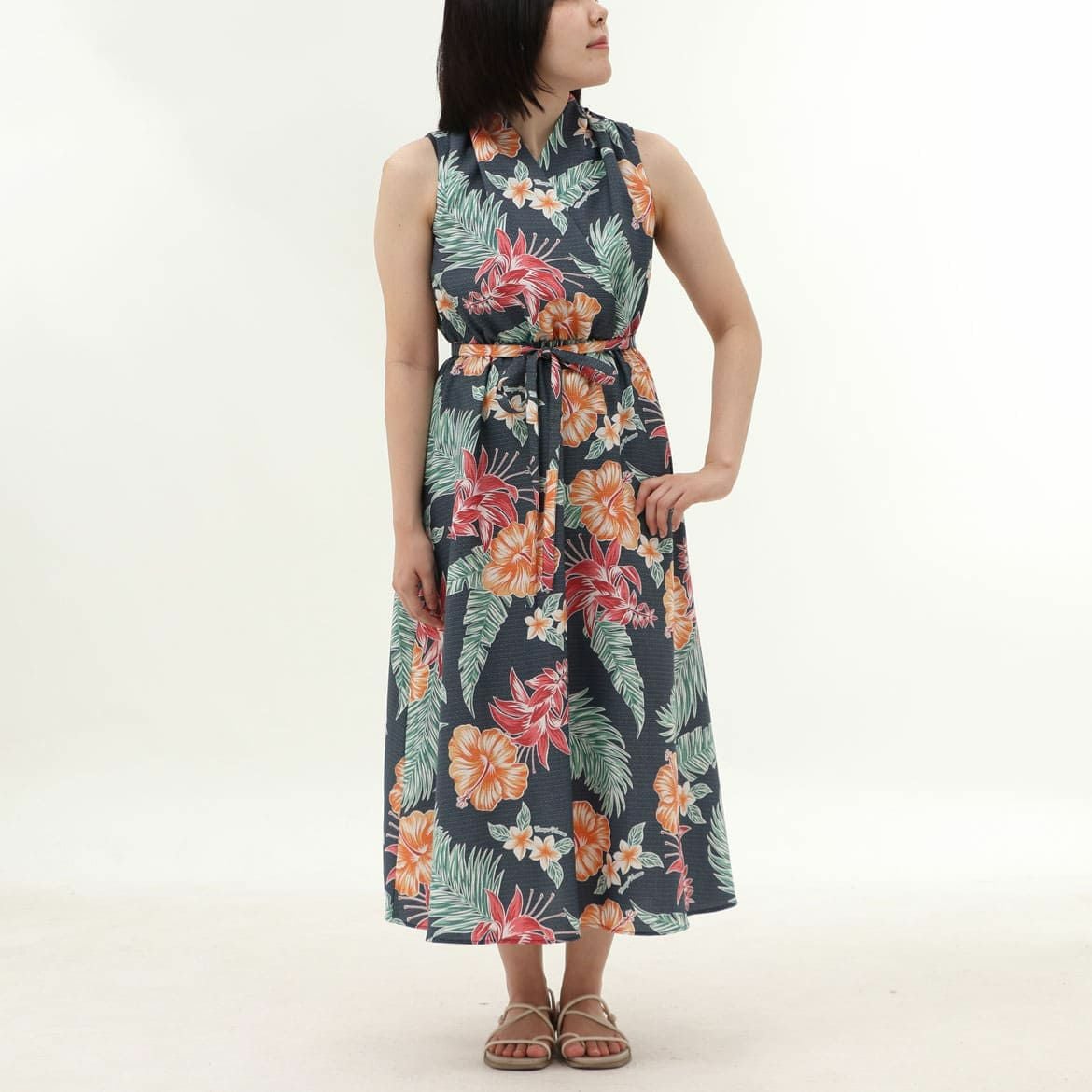 かりゆしウェア　ワンピースモデル着用画像