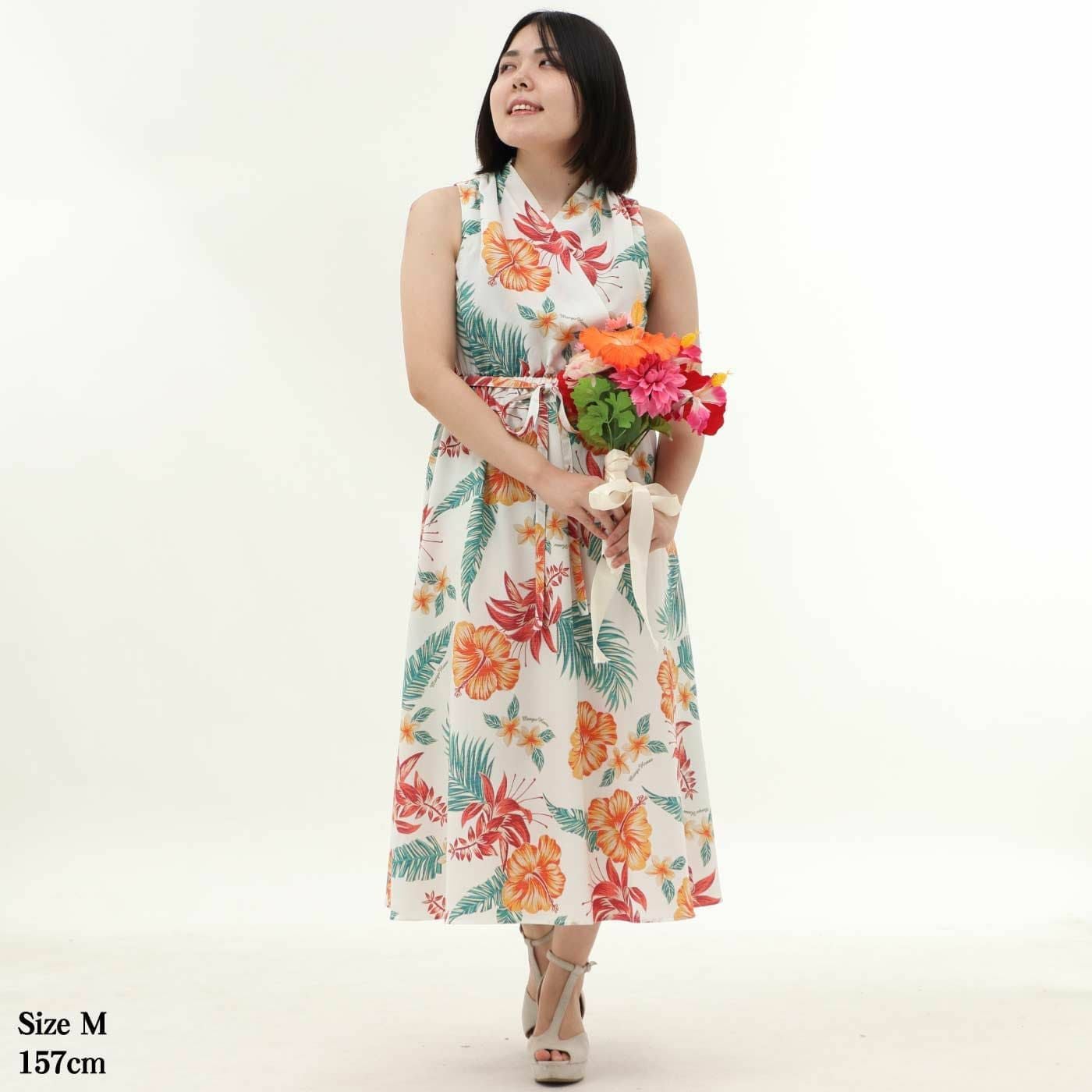 かりゆしウェア　ワンピースモデル着用画像