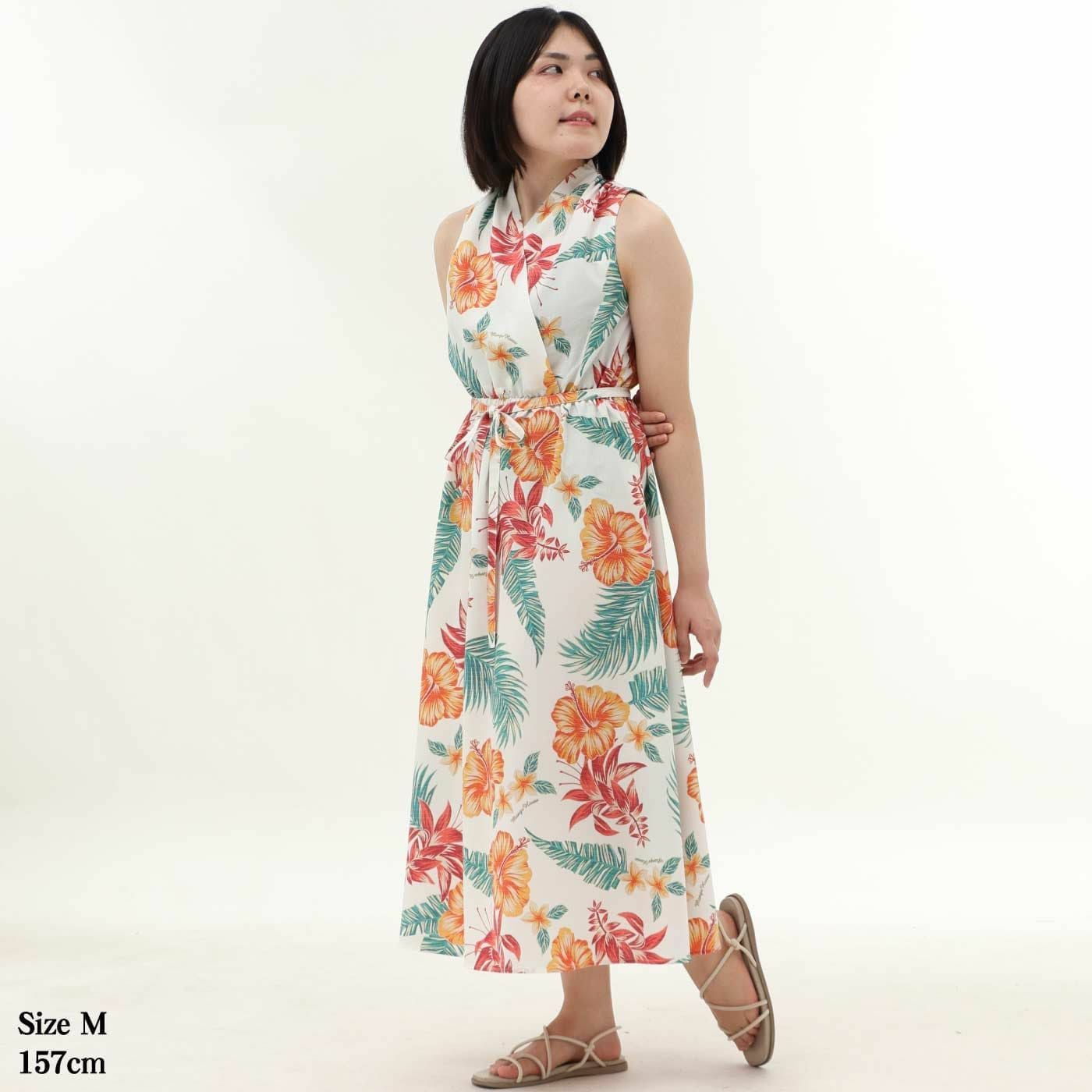 かりゆしウェア　ワンピースモデル着用画像