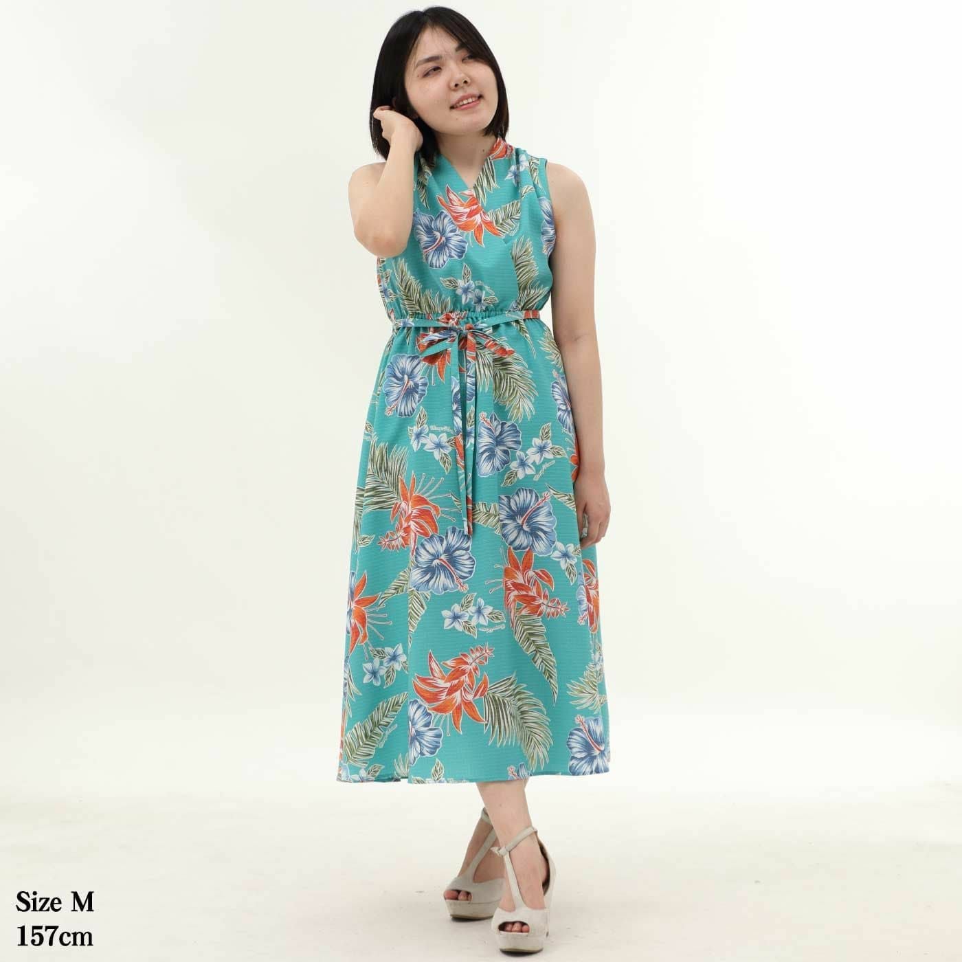 かりゆしウェア　ワンピースモデル着用画像