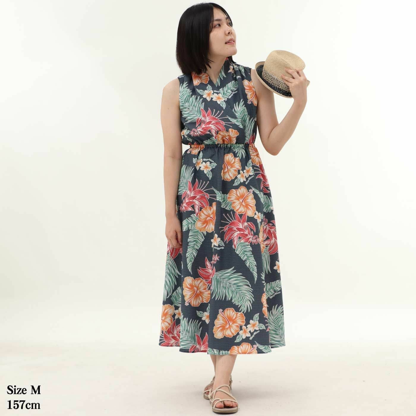 かりゆしウェア　ワンピースモデル着用画像