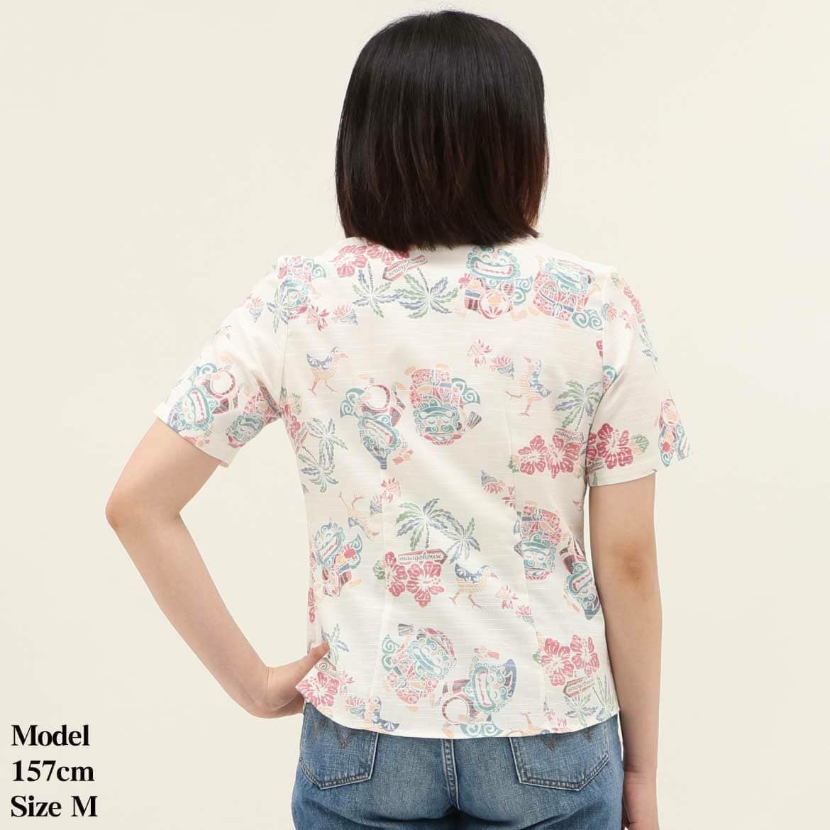 かりゆしウェア　モデル着用