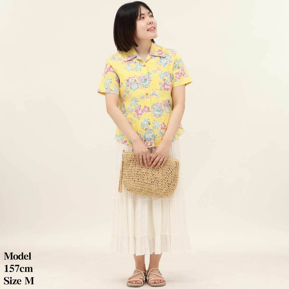 かりゆしウェア　モデル着用