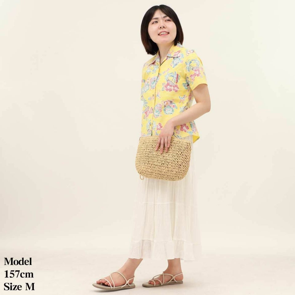 かりゆしウェア　モデル着用