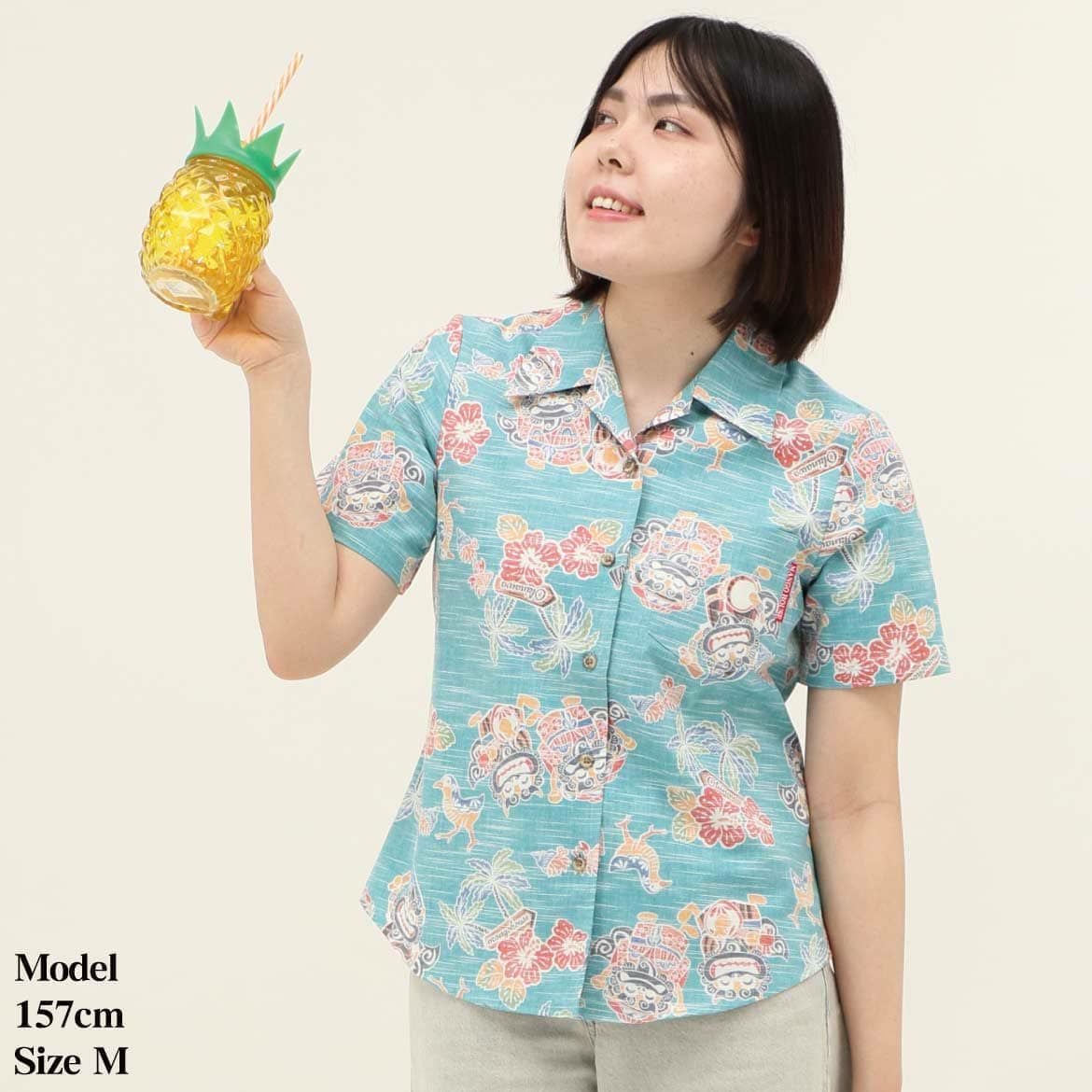 かりゆしウェア　モデル着用