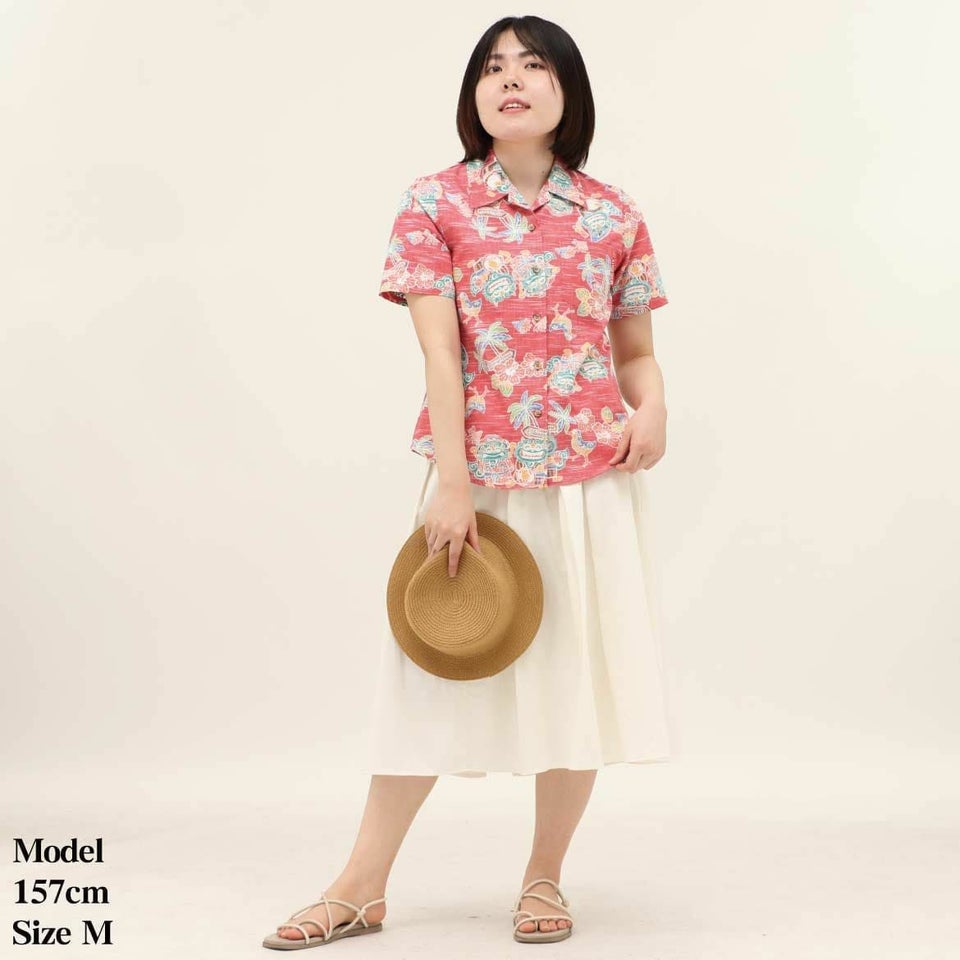 かりゆしウェア　モデル着用