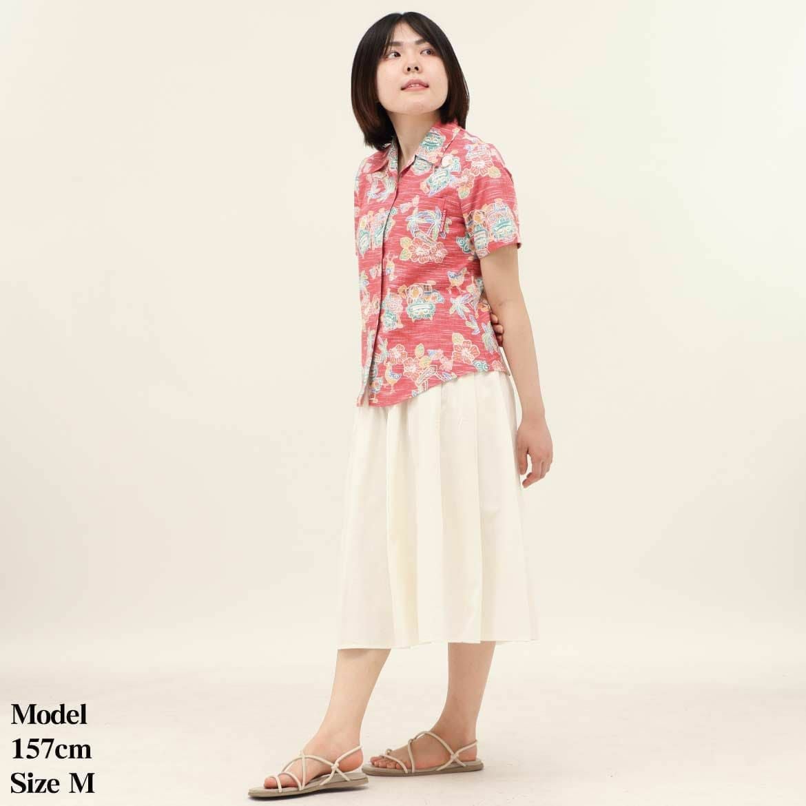 かりゆしウェア　モデル着用