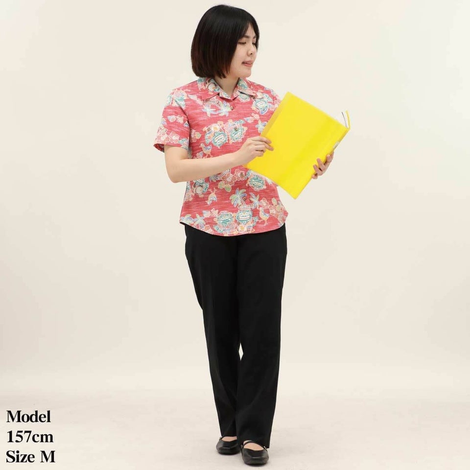 かりゆしウェア　モデル着用