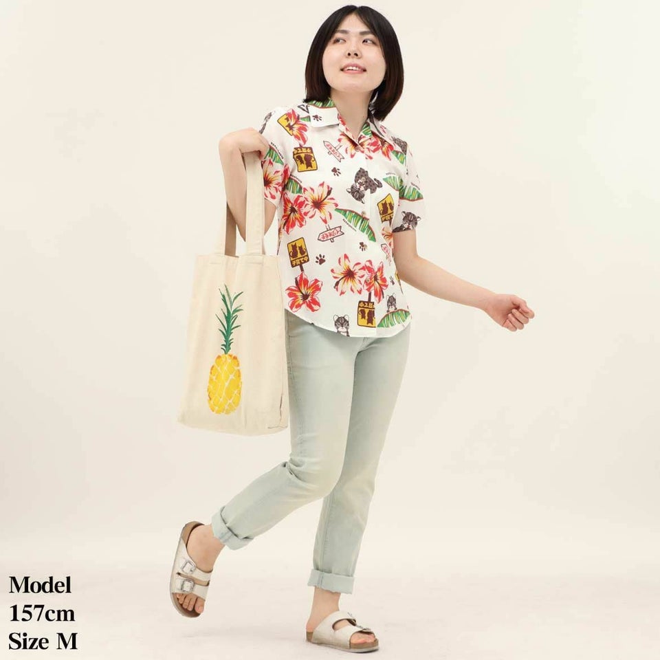 かりゆしウェア　モデル着用