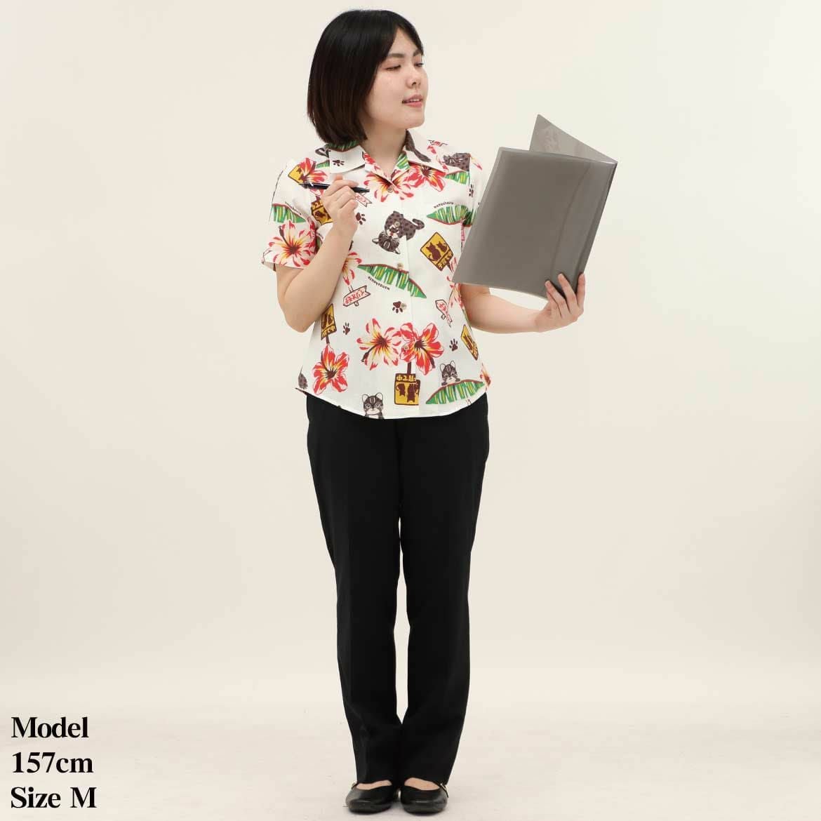 かりゆしウェア　モデル着用