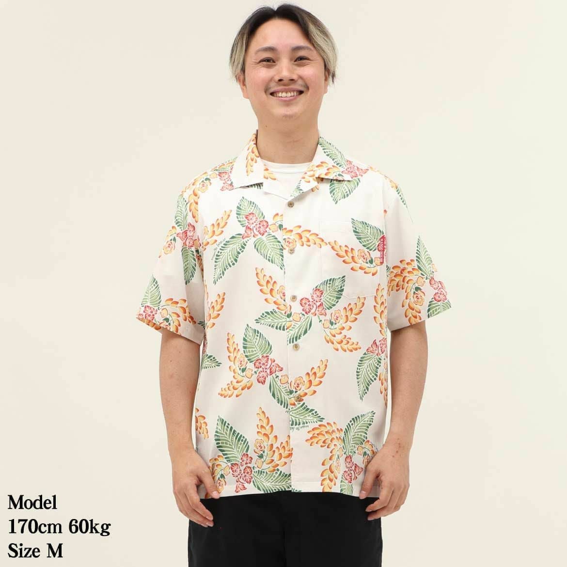 かりゆしウェア　モデル着用