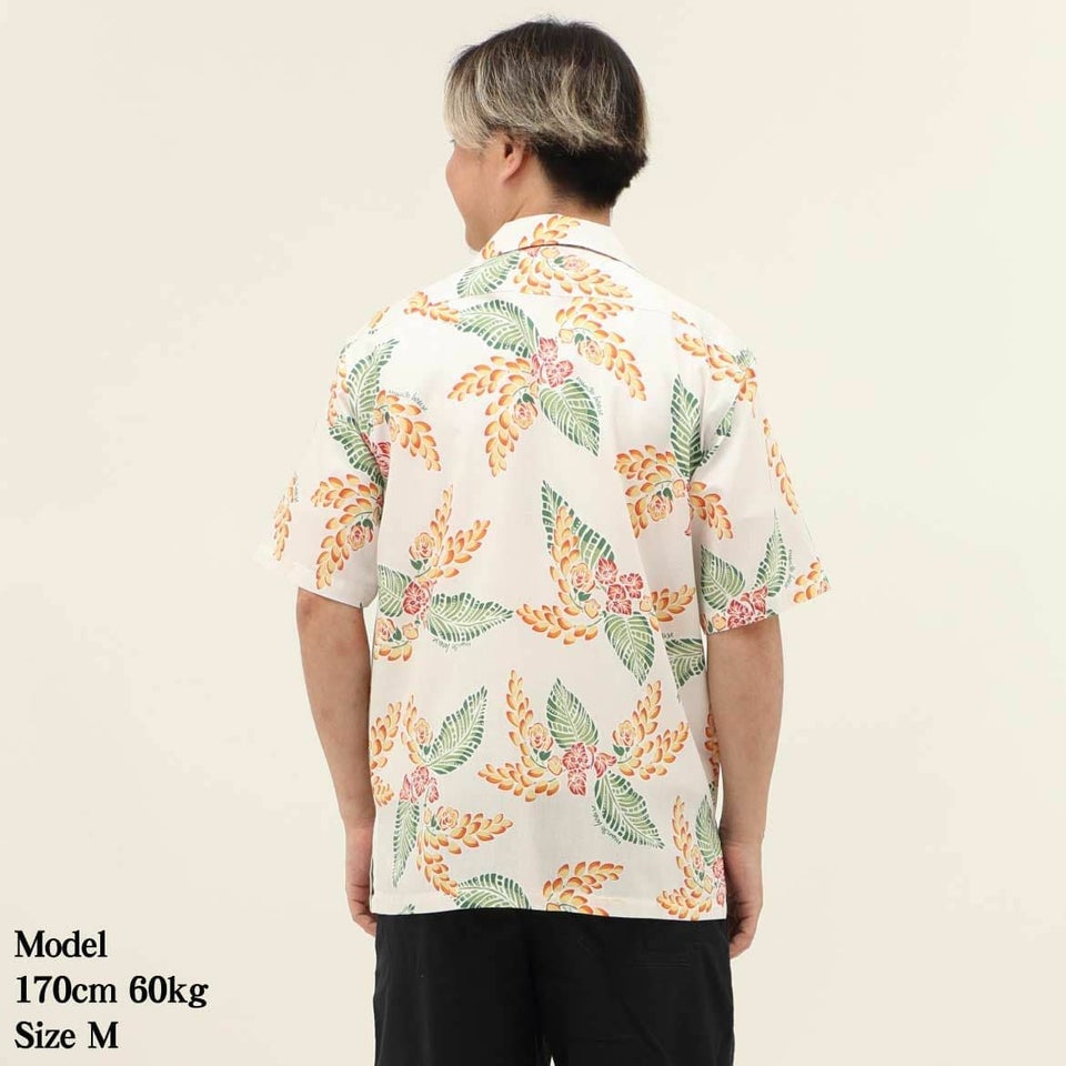 かりゆしウェア　モデル着用