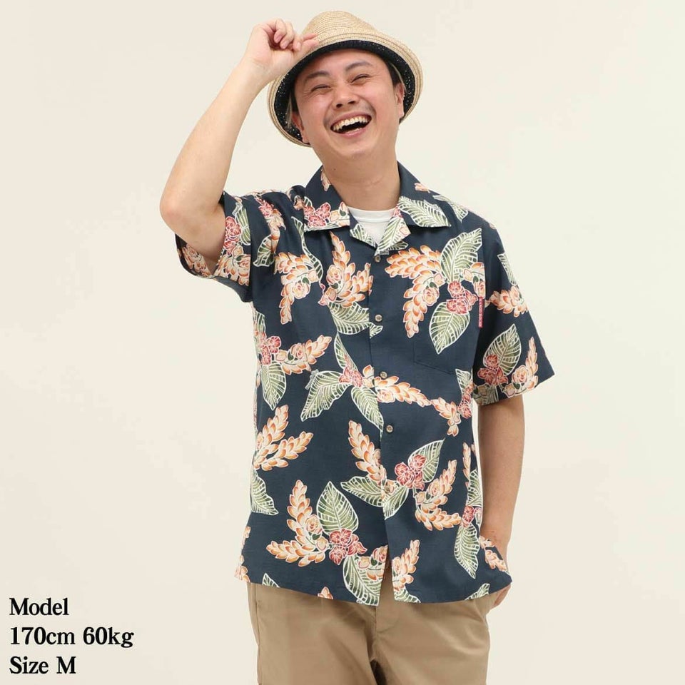 かりゆしウェア　モデル着用