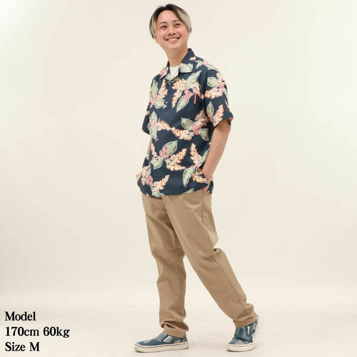 かりゆしウェア　モデル着用