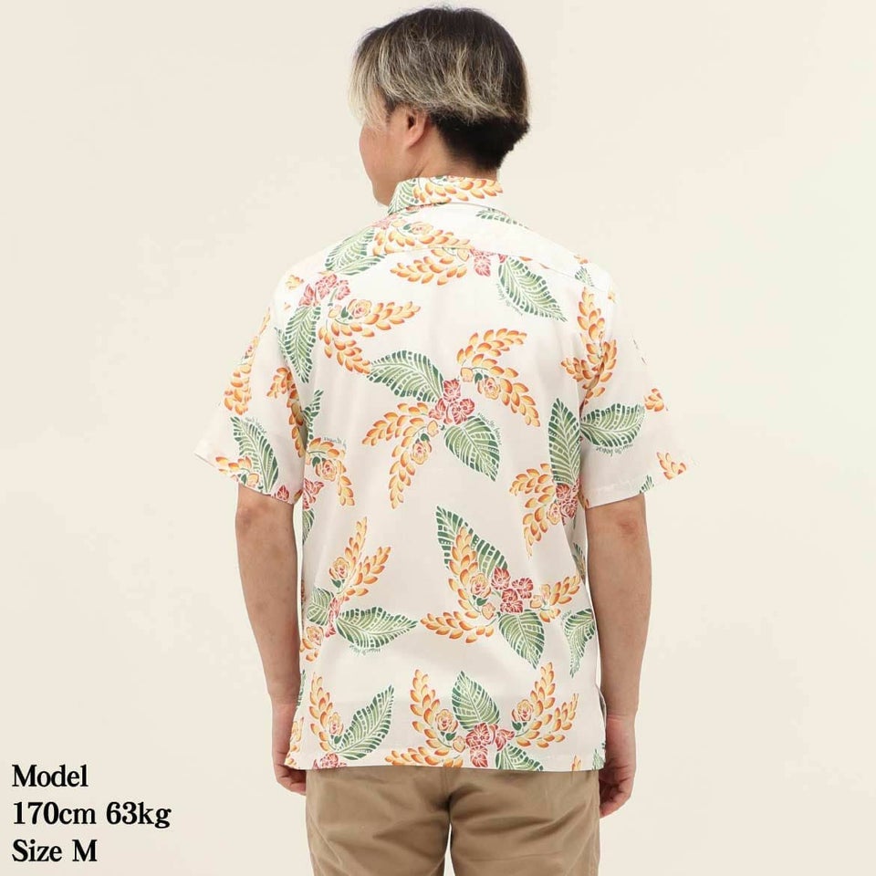 かりゆしウェア　モデル着用