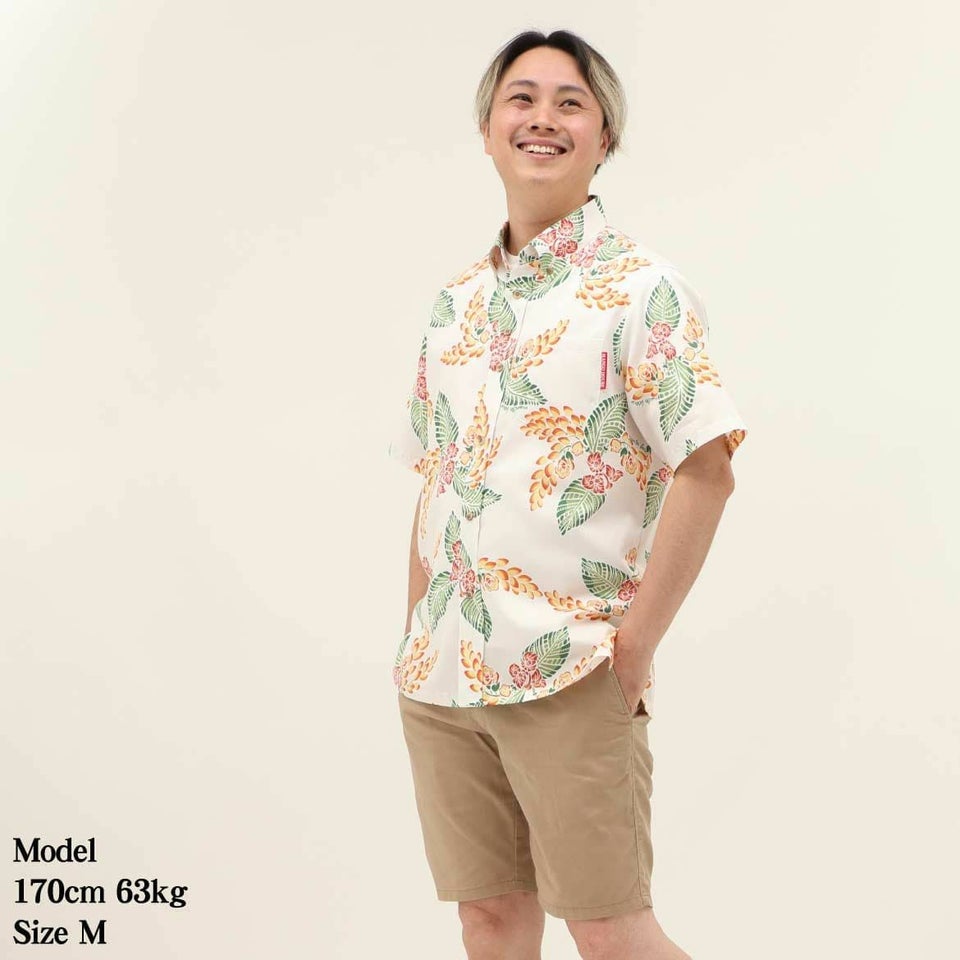 かりゆしウェア　モデル着用