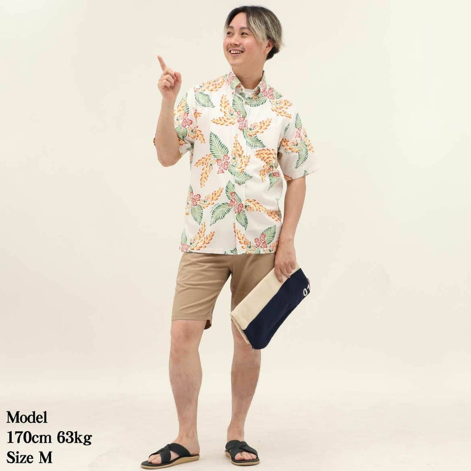 かりゆしウェア　モデル着用