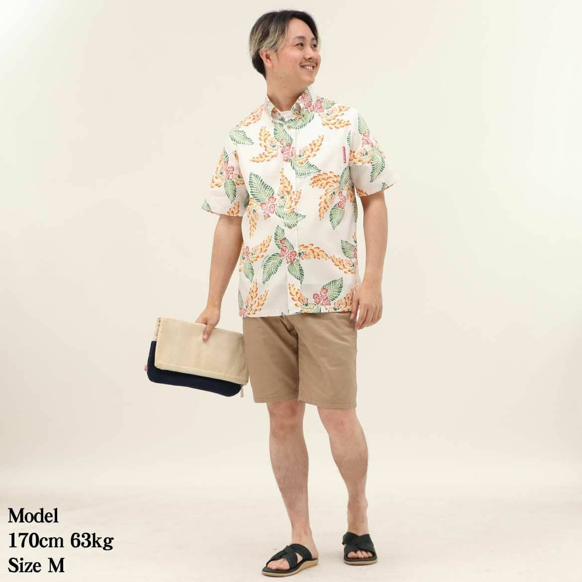 かりゆしウェア　モデル着用