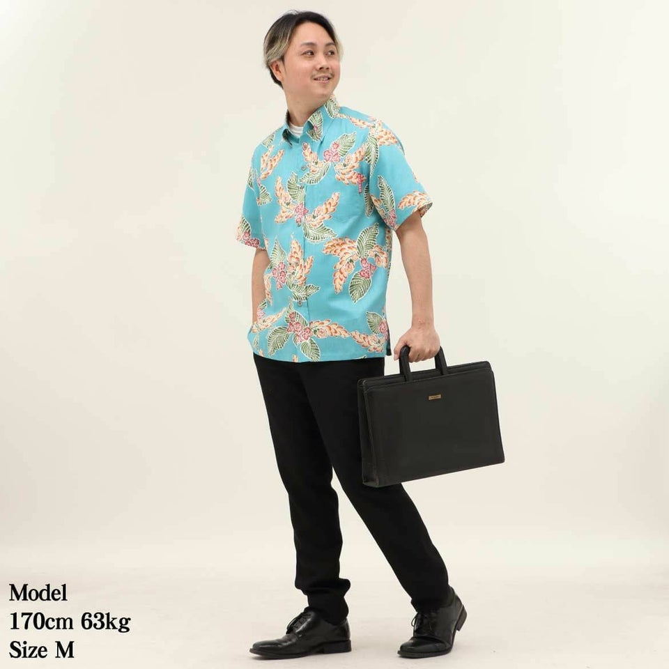 かりゆしウェア　モデル着用