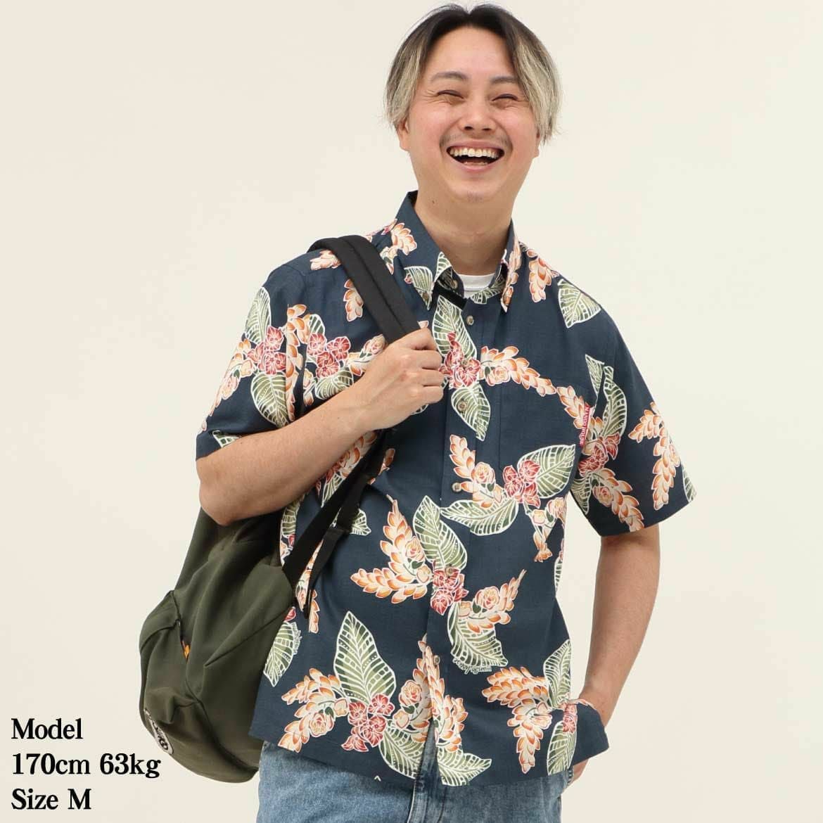 かりゆしウェア　モデル着用