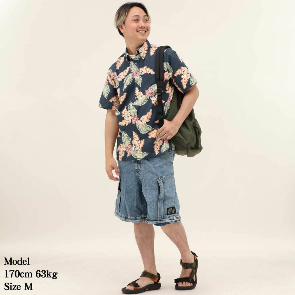 かりゆしウェア　モデル着用