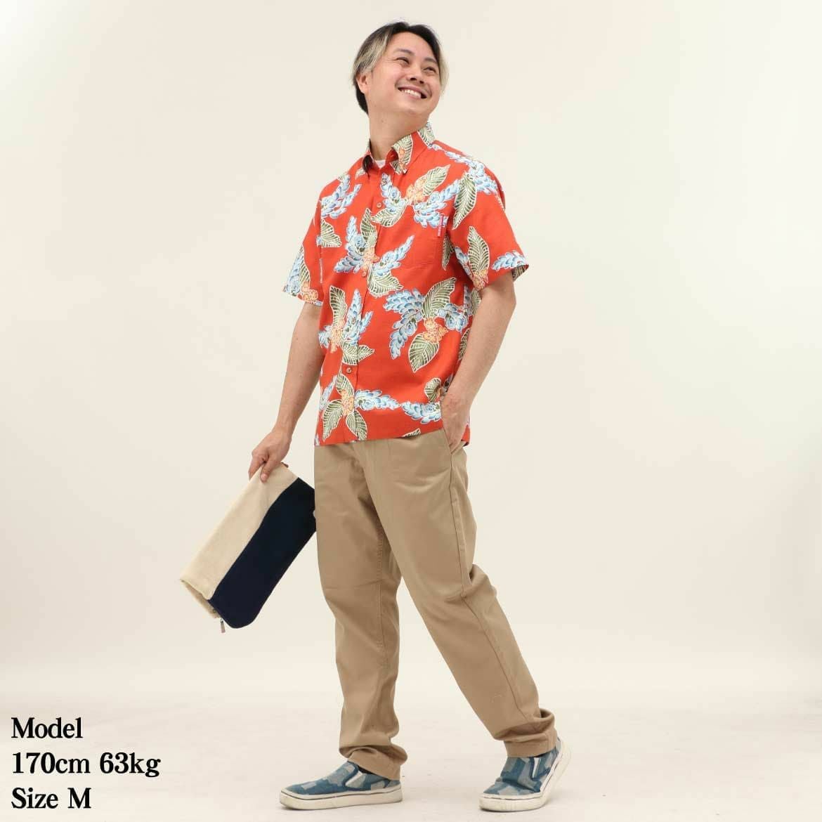 かりゆしウェア　モデル着用