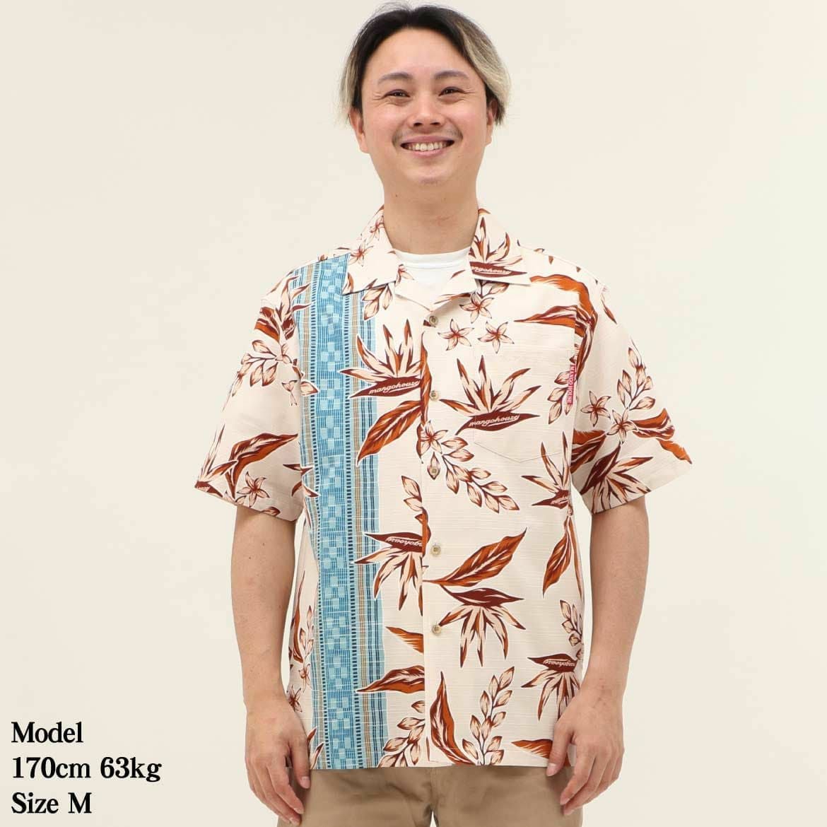 かりゆしウェア　モデル着用