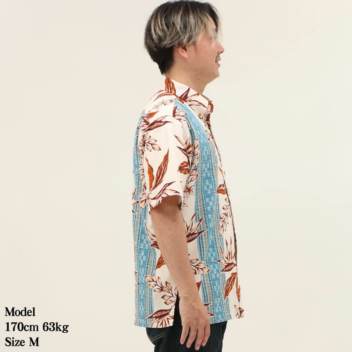 かりゆしウェア　モデル着用