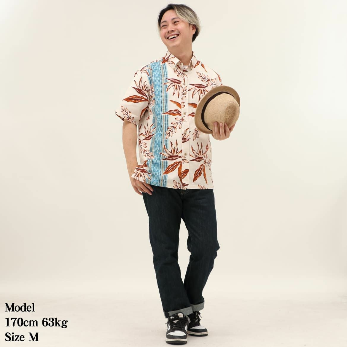 かりゆしウェア　モデル着用