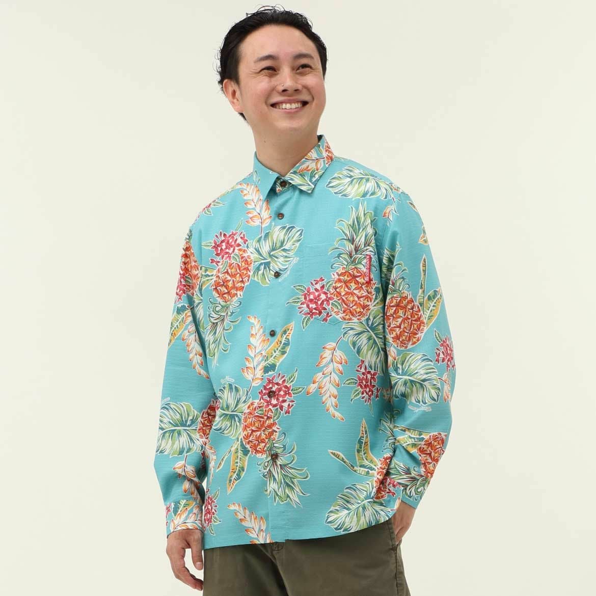 かりゆしウェア　モデル着用画像