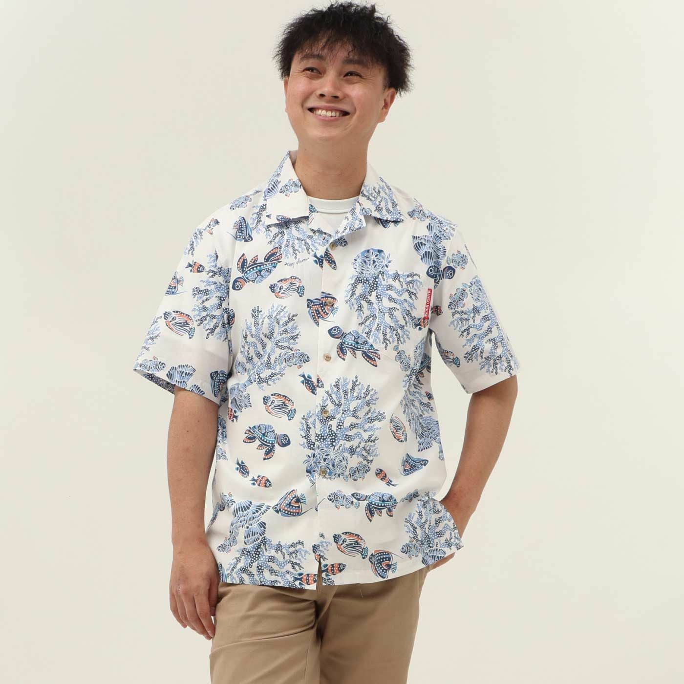 かりゆしウェア　モデル着用画像