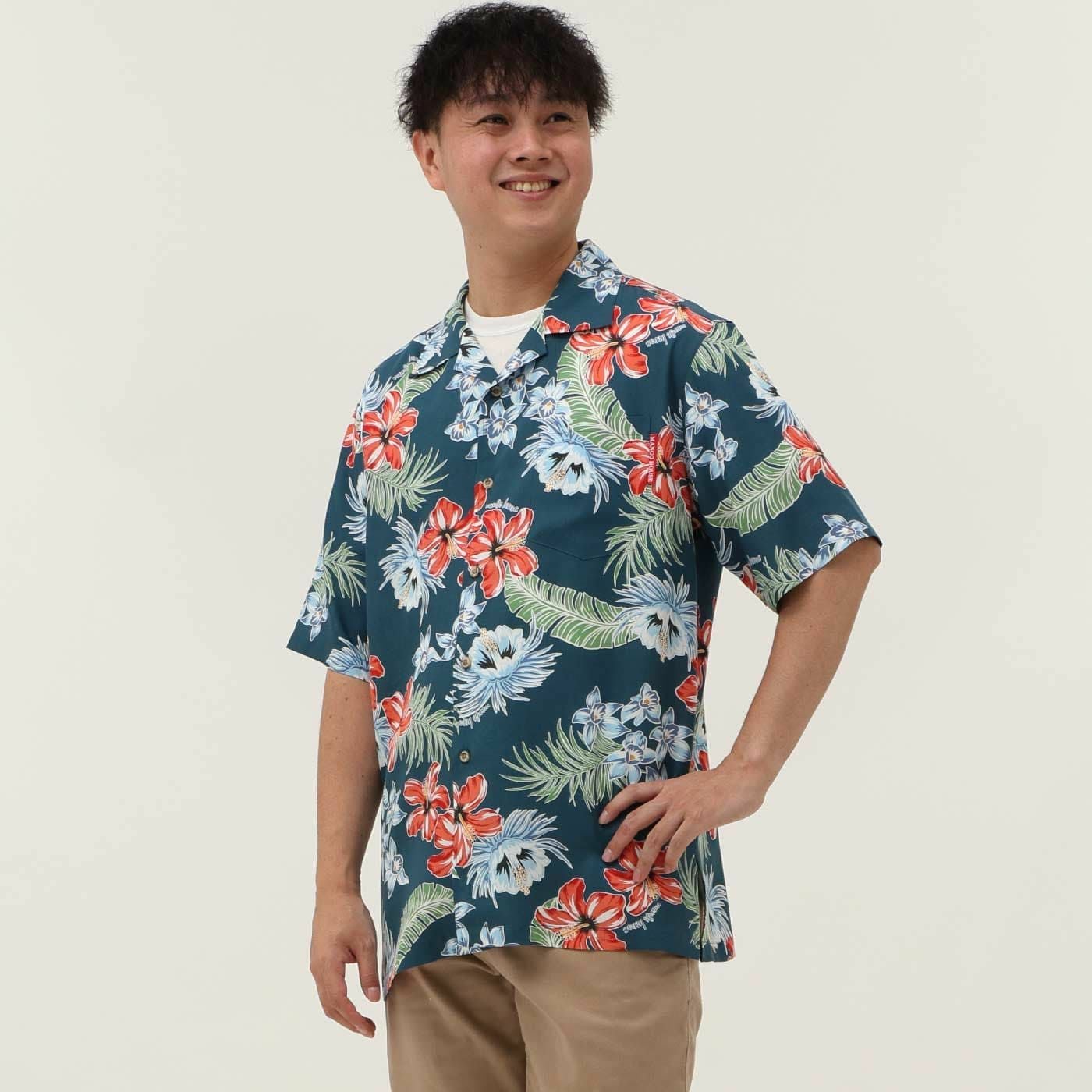 かりゆしウェア　モデル着用画像