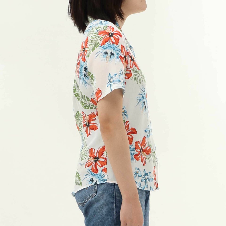 かりゆしウェア　モデル着用画像