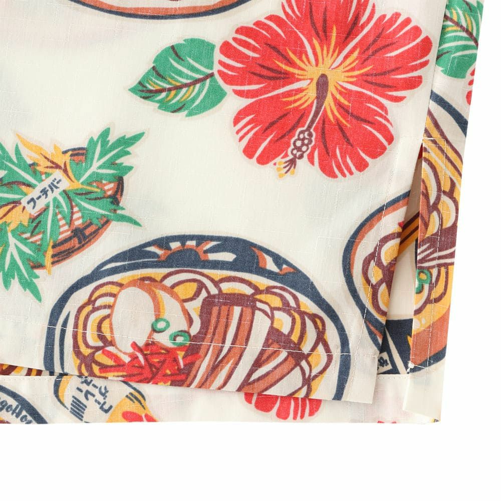 かりゆしウェアサムネイル画像（スリット裏拡大画像感）