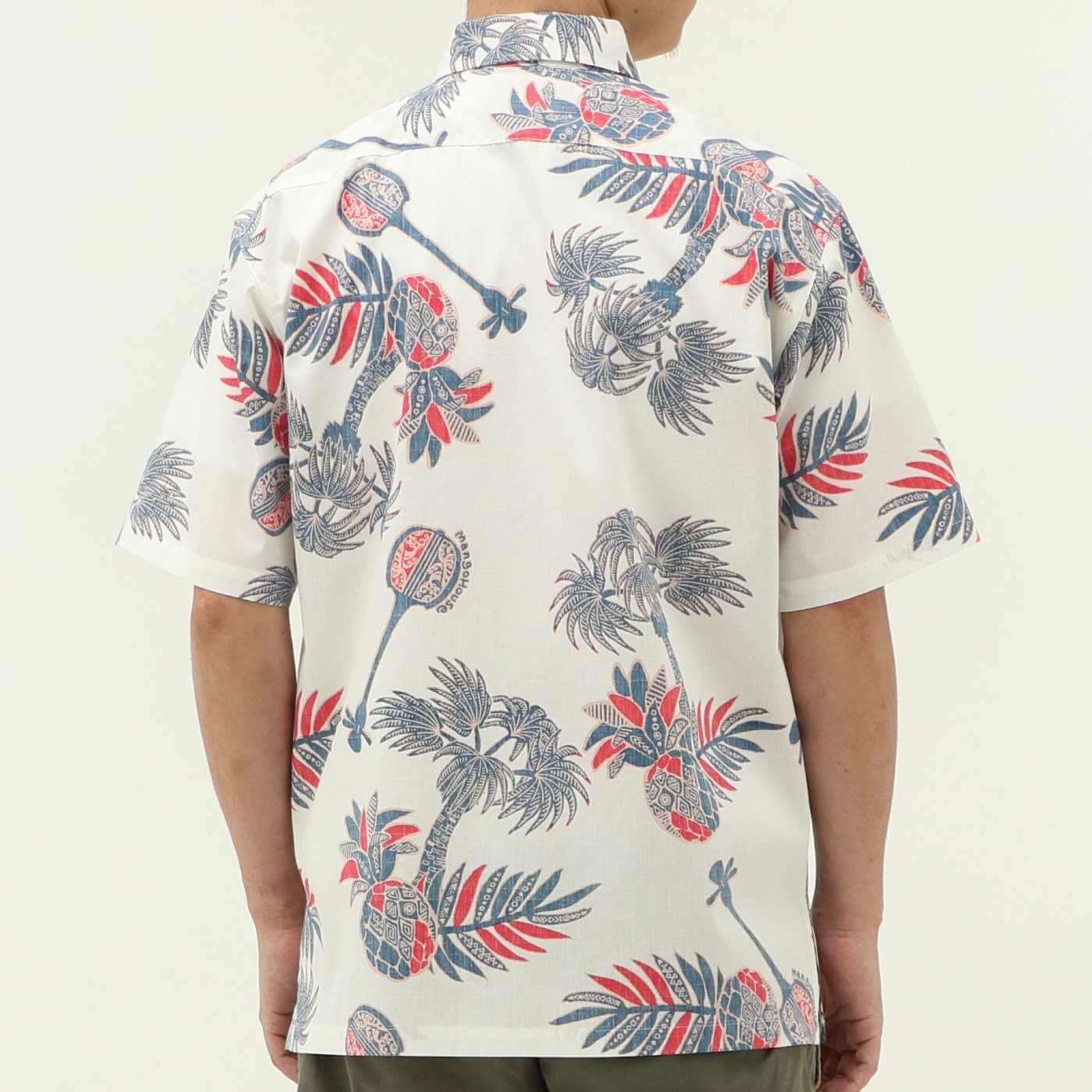 かりゆしウェアモデル着用画像