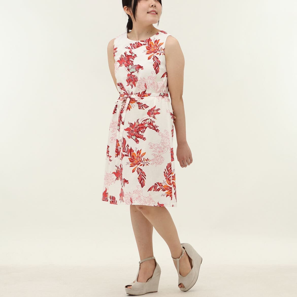 かりゆしウェア　モデル着用画像（オフレッド）