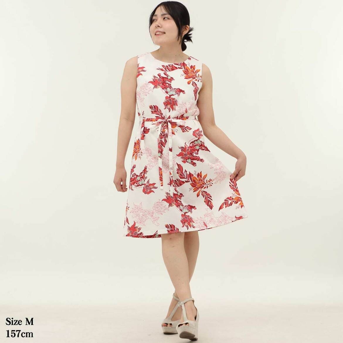 かりゆしウェア　モデル着用画像（オフレッド）