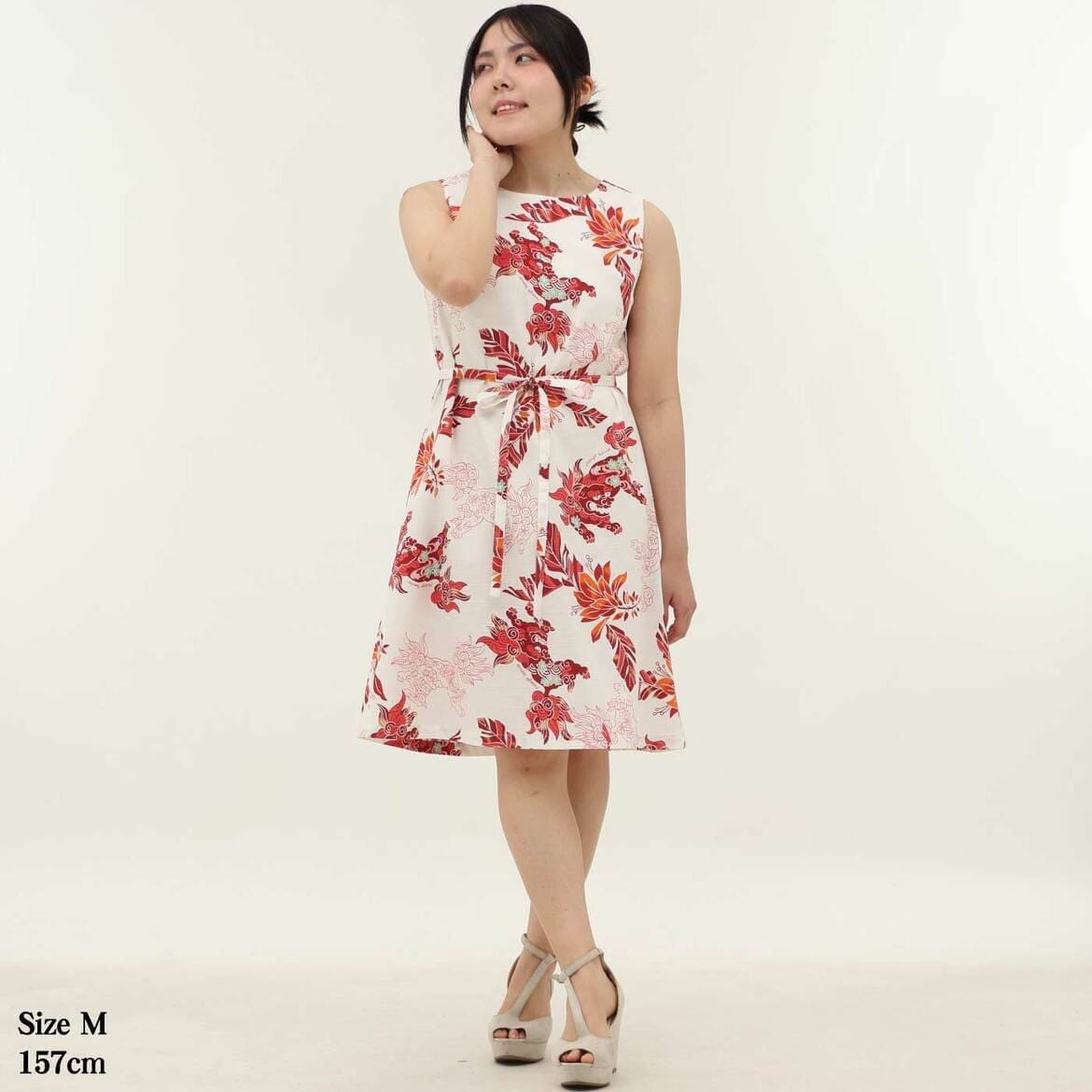 かりゆしウェア　モデル着用画像（オフレッド）